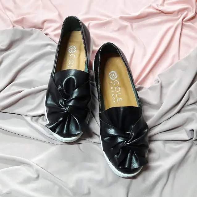 Dominican Knot Sneakers