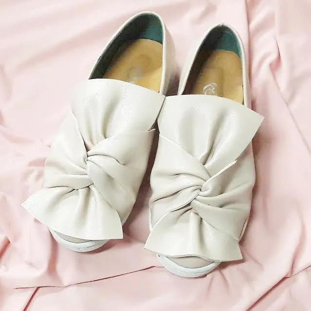 Dominican Knot Sneakers
