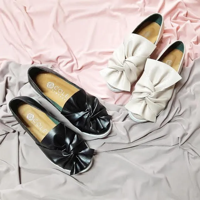 Dominican Knot Sneakers