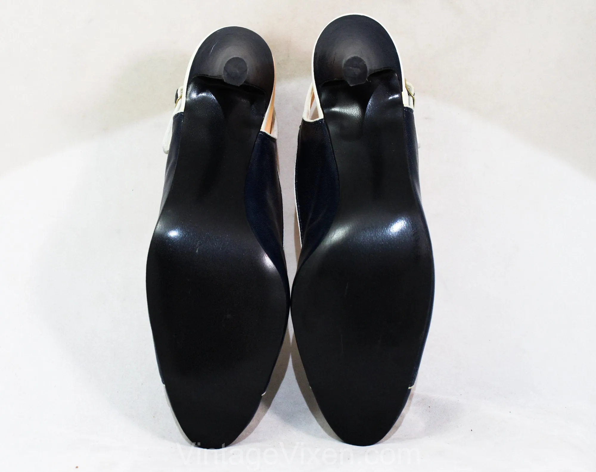 Size 8 Navy Blue Shoes - Never Worn 1980s Career Woman Heels - Late 70s Early 80s Slingback - White Chevron Toe - Hush Puppies NOS Deadstock