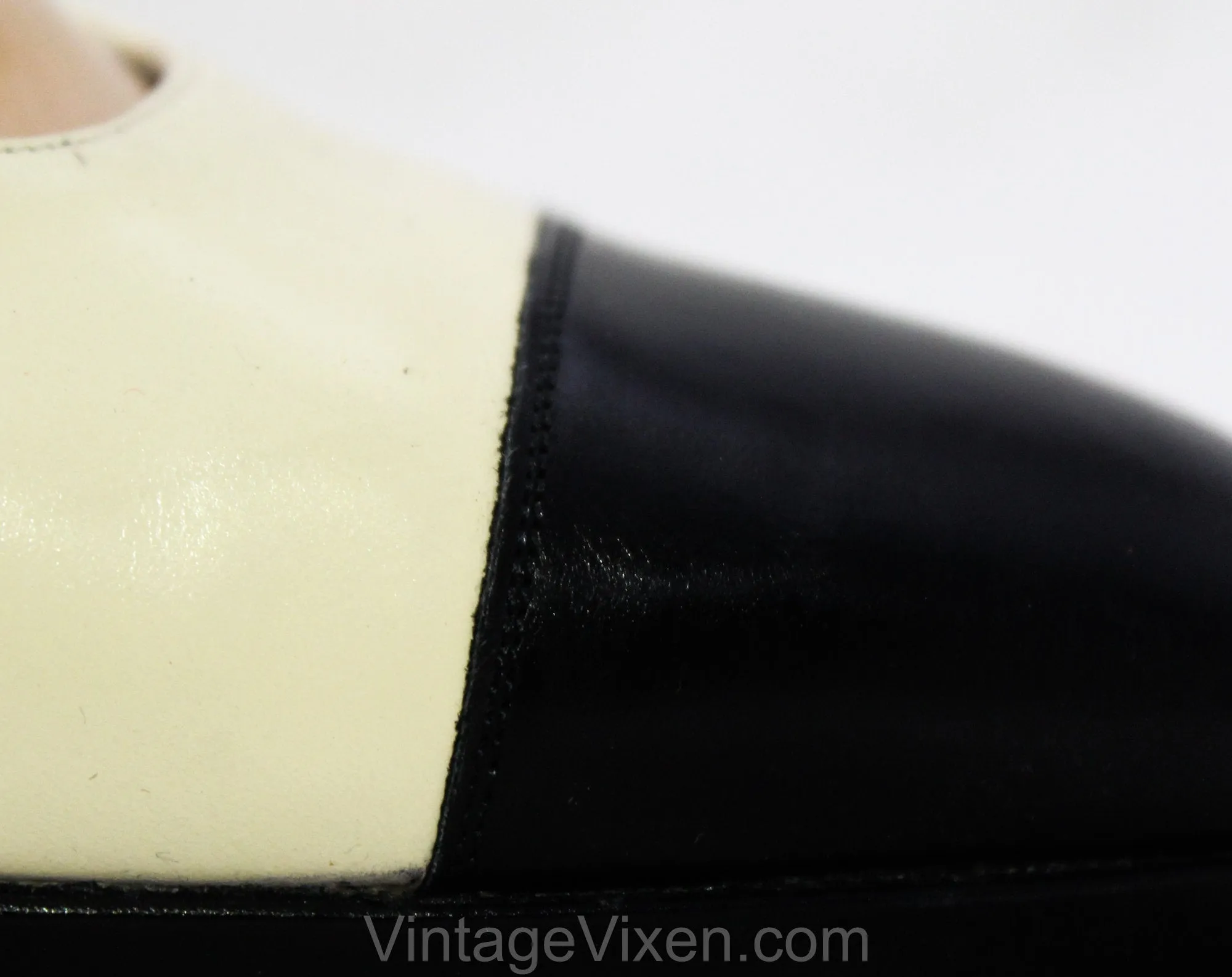 Size 9.5 Ferragamo Shoes - Fine Quality Designer Slingback Pumps - 9 1/2 AA Narrow Bone & Black Two Tone Heels - Leather Toe Caps - Gorgeous